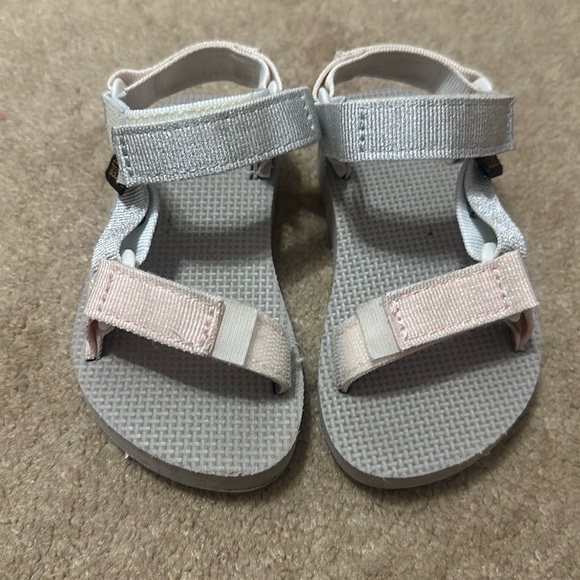Teva Other - Teva Girl's Original Universal Metallic Sandal